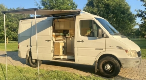 van_vanlife_travel_roadtrip