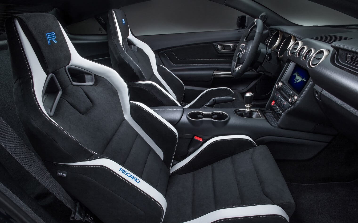 2019-2020-Ford-Mustang-GT500-Super-Interior-Design-View | Busted Wallet